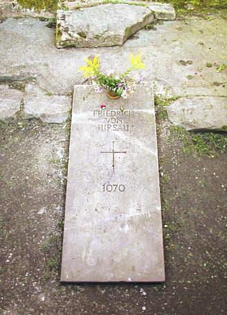 Grab von Friedrich in der Krypta des ehemaligen Michaelsklosters bei Handschuhsheim - heute ein Stadtteil von Heidelberg; die Grabplatte ist modern, nachdem Rowdies das Felsengrab stark beschädigt hatten