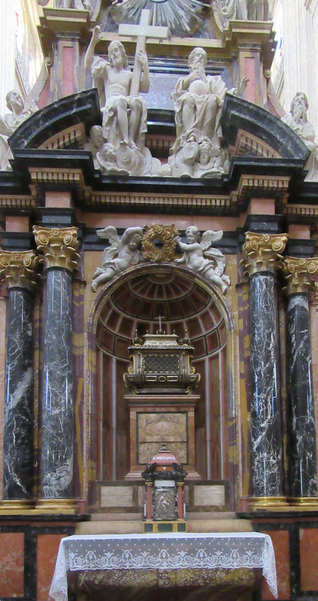 Altar und Reliquien in der Kathedrale in Segovia