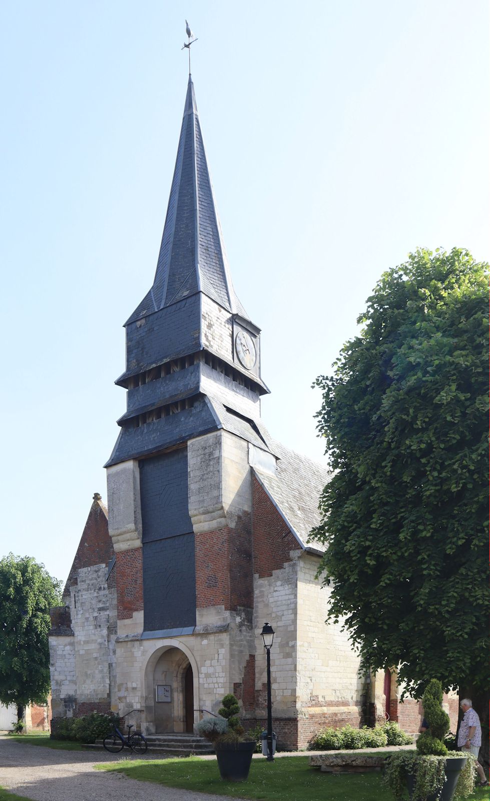Kirche Saints-Fuscien-Victoric-et-Gentien in Sains-en-Amiénois