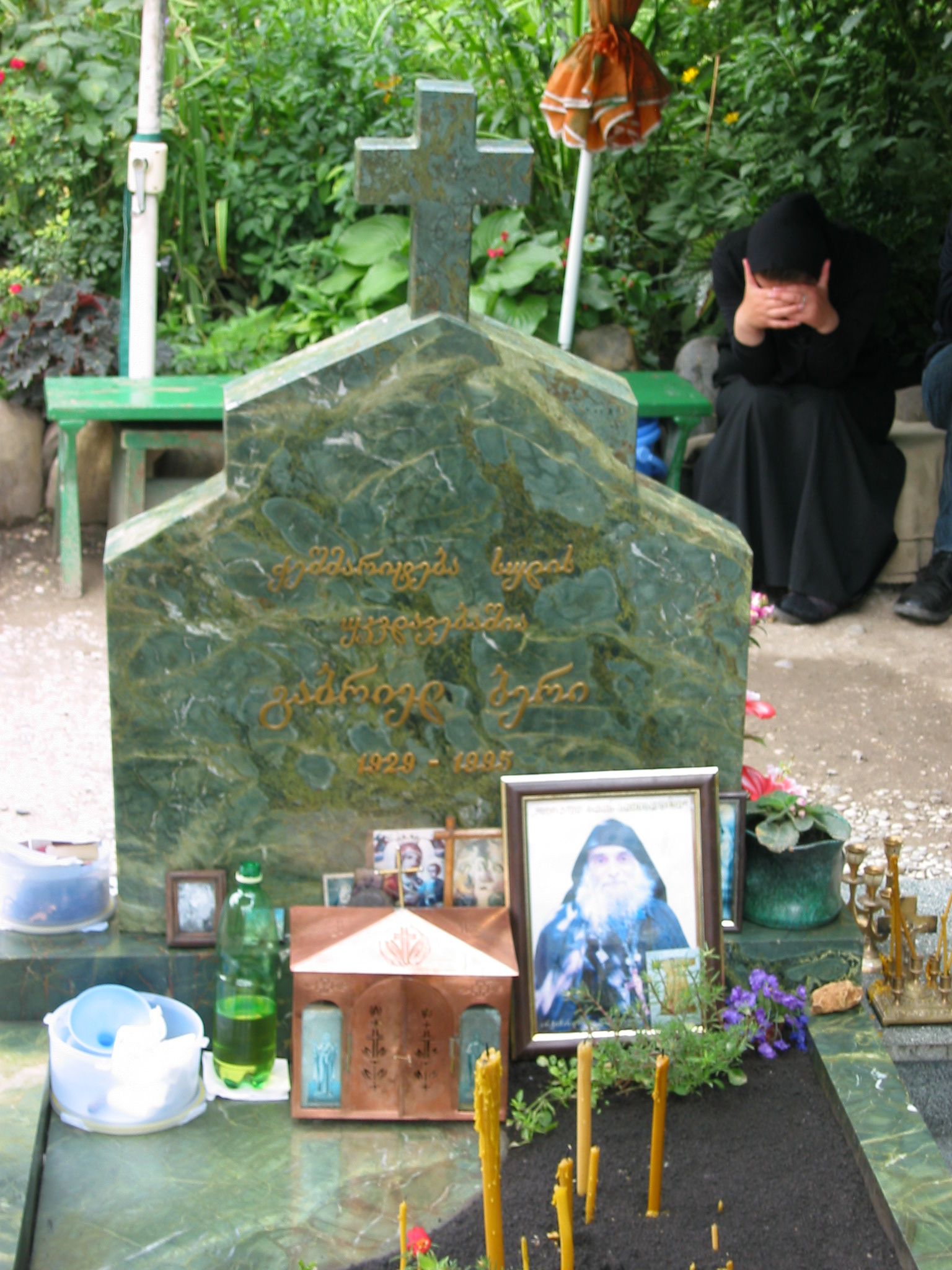 Gabriel Urgebadzes Grab auf dem Kirchhof des Klosters Samtavro