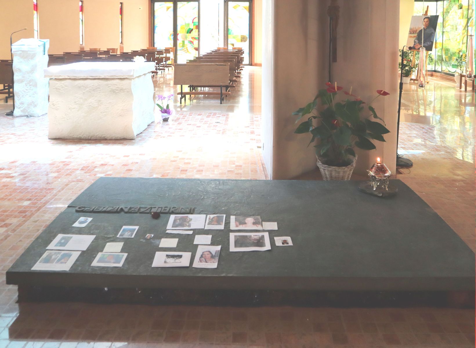 Gaetanas Sarkophag in der für sie eingereichteten Kapelle im Mutterhaus der „Suore della divina volontà” in Bassano del Grappa