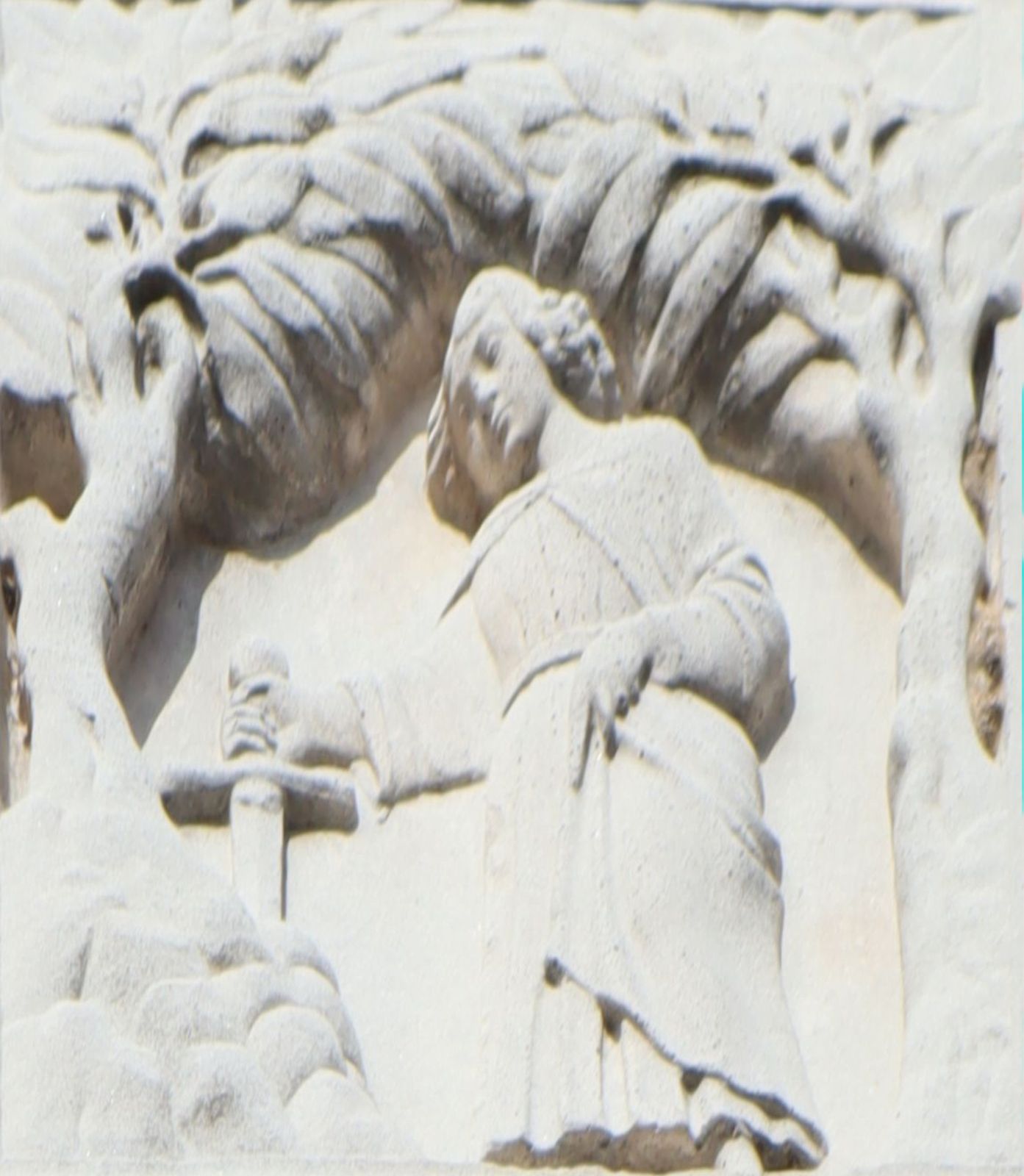 Relief an der Kirche San Sebastiano in Chiusdino, heute Sitz der nach Galgano benannten Bruderschaft