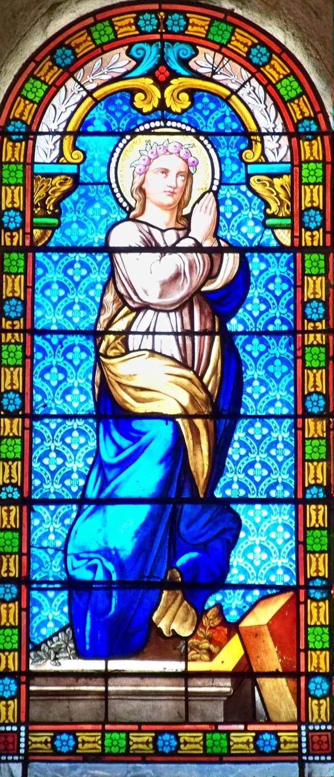 Glasfenster in der Pfarrkirche in Sainte-Jalle