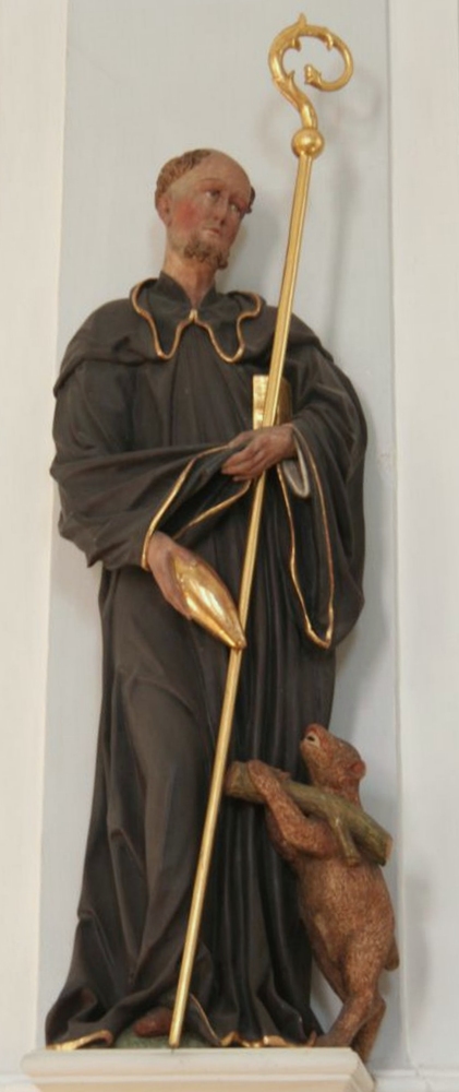 Gallus mit Bär, Statue in der Pfarrkirche St. Michael in Sonthofen im Allgäu