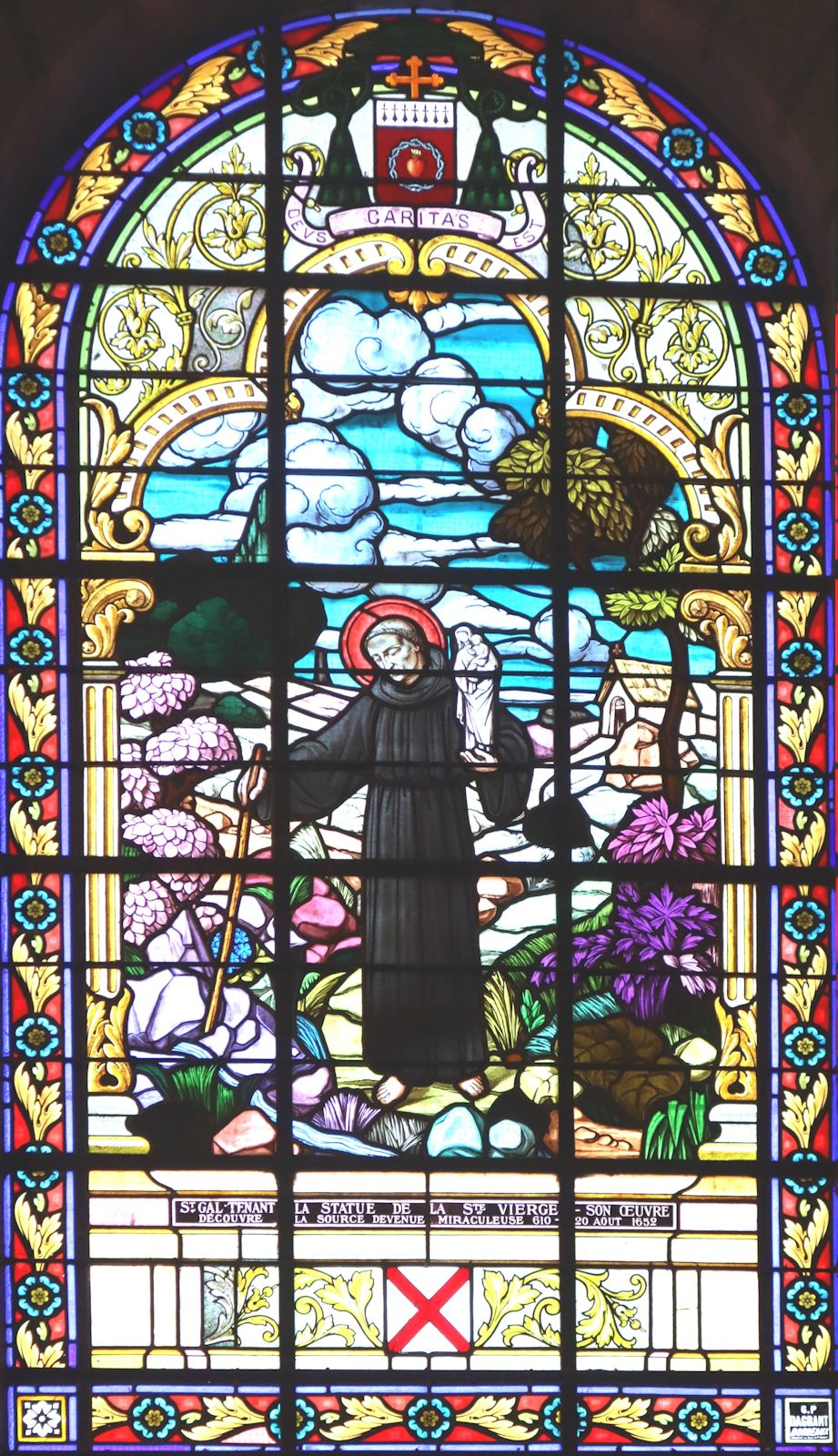 Glasfenster: Gallus mit seiner Marienstatue, in der Kapelle in Querrien