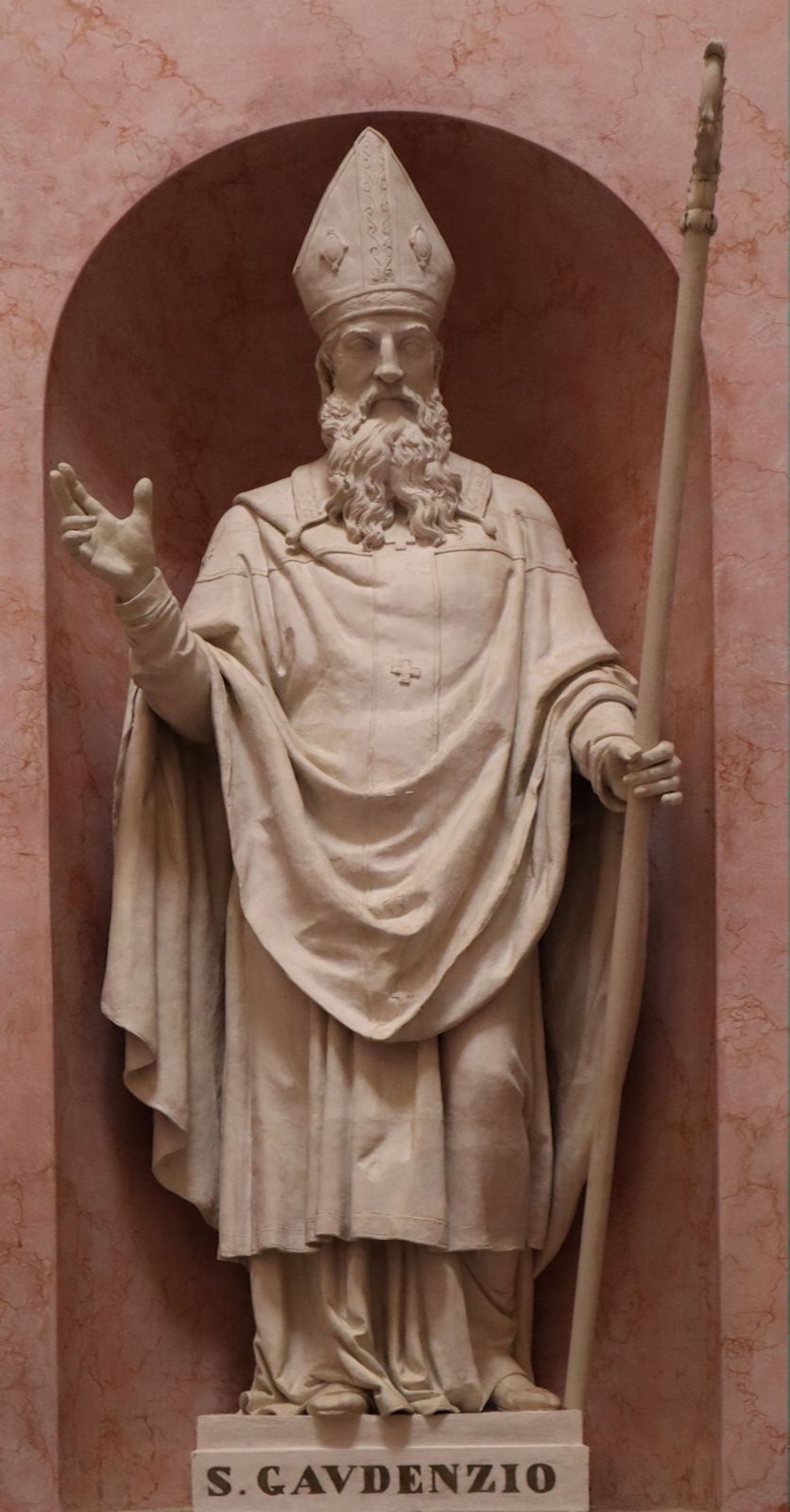 Statue in der Kirche Santa Maria Assunta in Fontaneto d'Agogna bei Novara