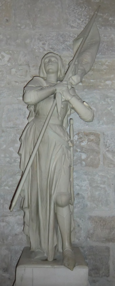 Statue in der Genesius geweihten Kathedrale in Lodève