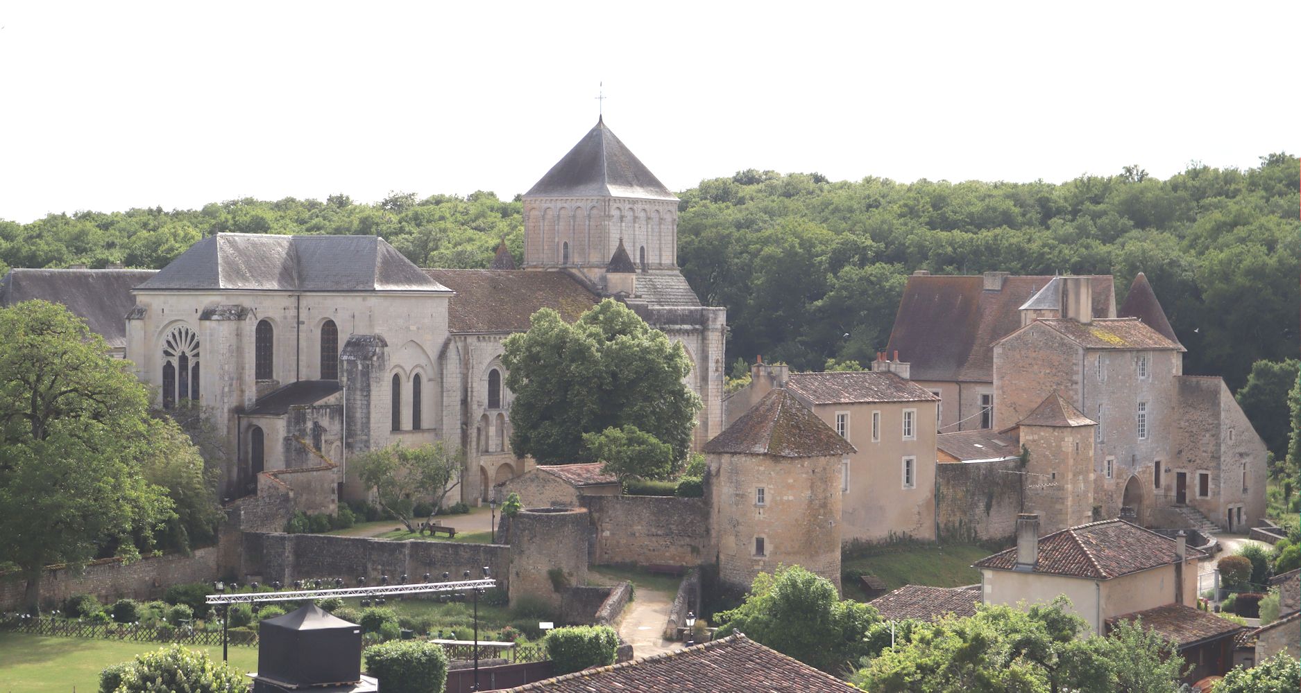 Wehrhaft: das ehemalige Kloster in Nouaillé-Maupertuis