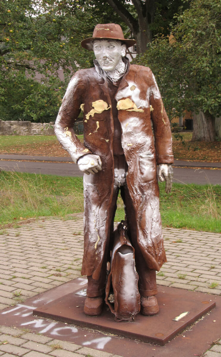 Denkmal in Königsbronn, 2010 von vielen Freunden und Bürgern mit Unterstützung der Kreissparkasse gestiftet, nach dessen Schändung im September 2016