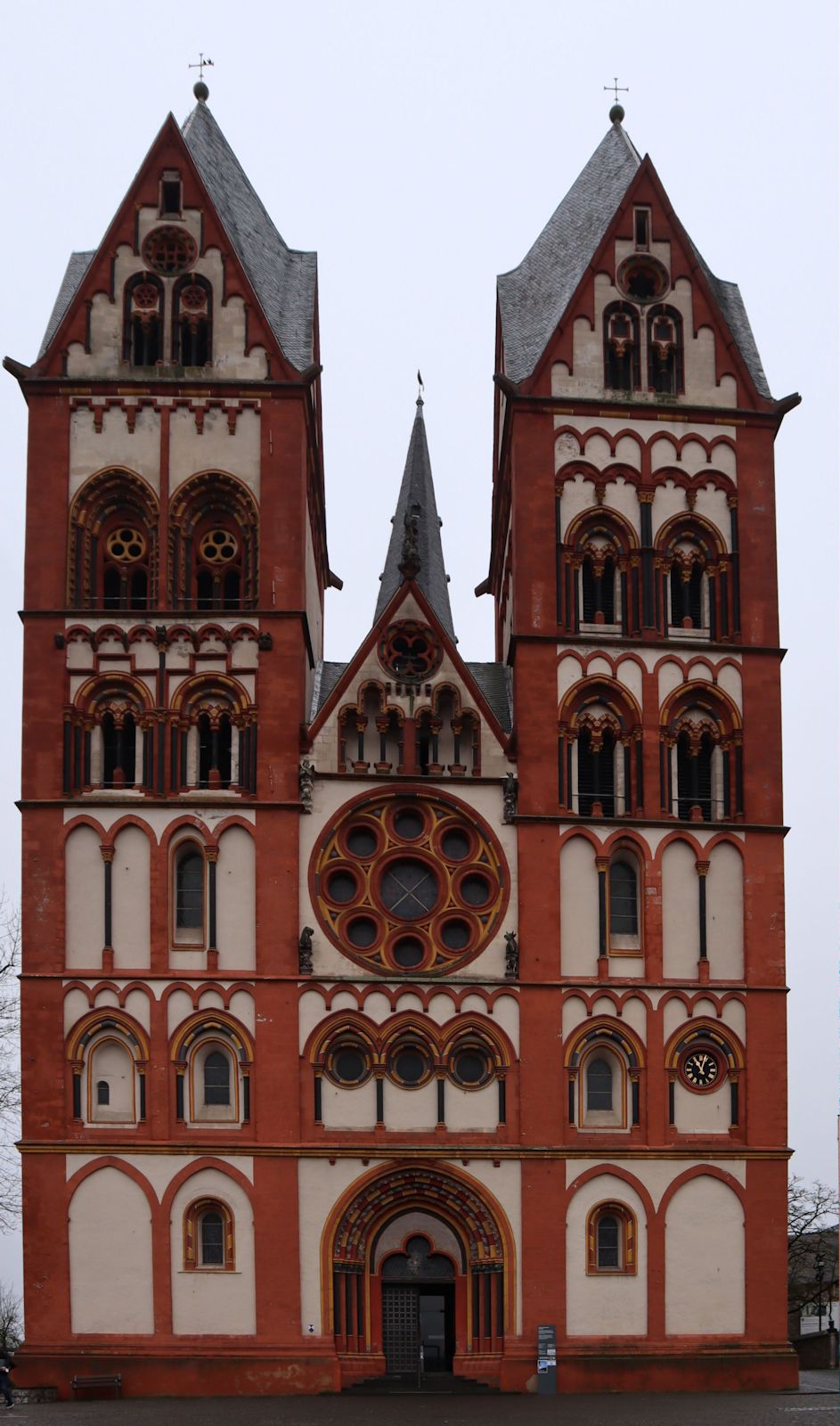 Der Georg geweihte Dom in Limburg an der Lahn