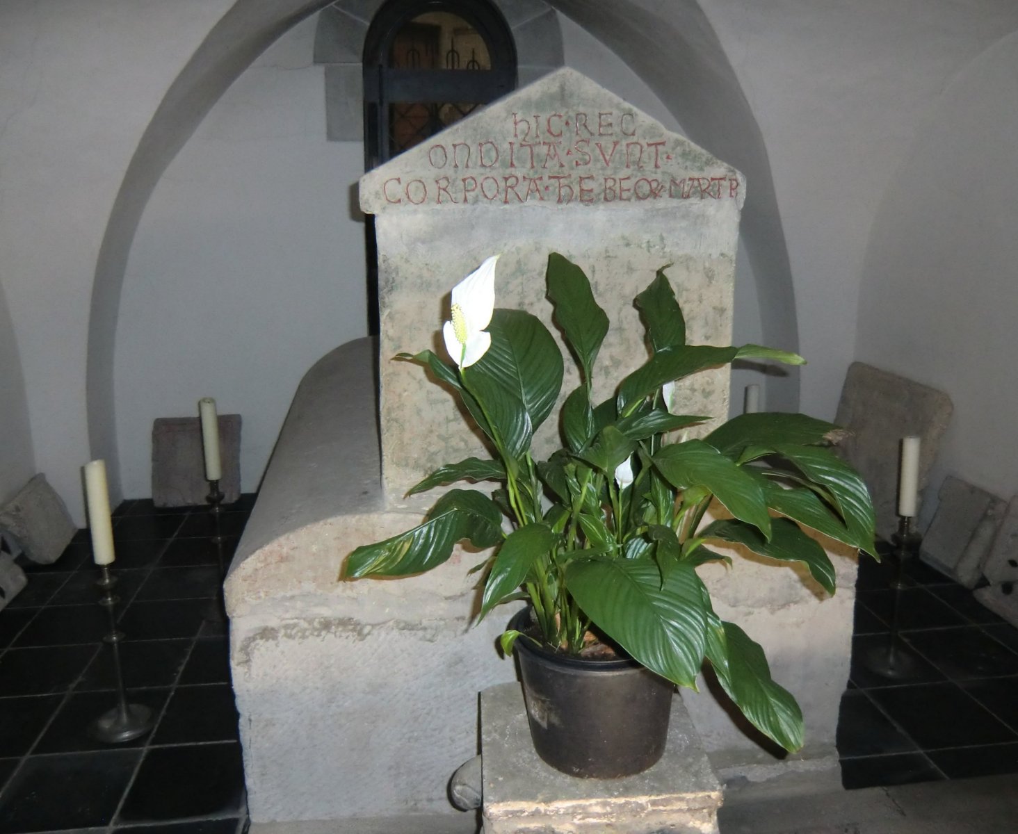 Sarkophage für Gereon und seine Gefährten, in der Krypta der Kirche St. Gereon