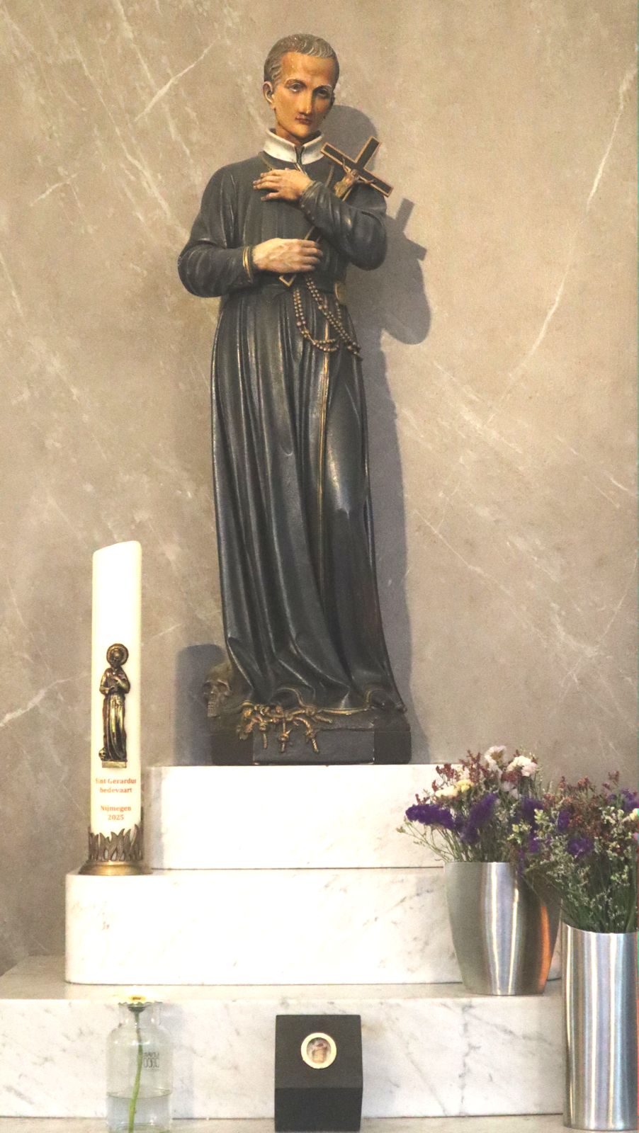 Statue und Reliquie im Kloster der Redemptoristen in Wittem