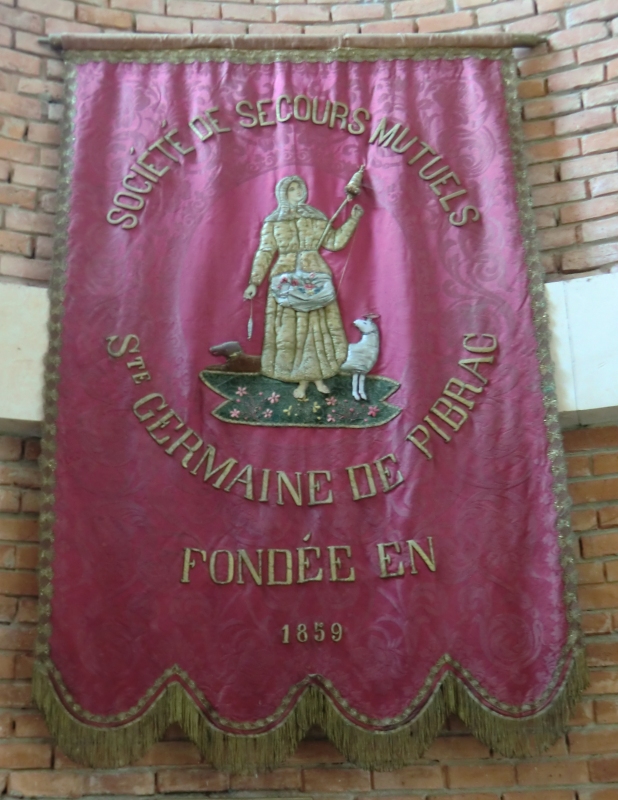 Banner im Sanktuarium in Pibrac
