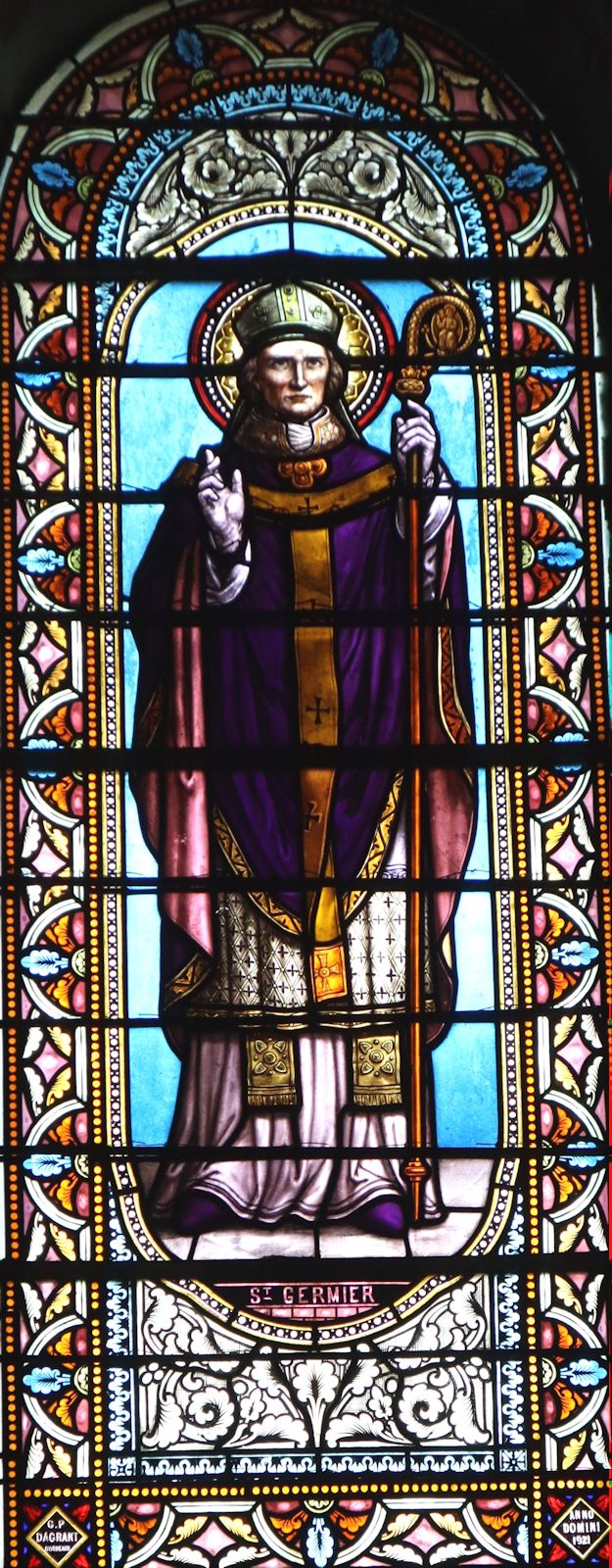 Glasfenster in der Kirche in Jonzac bei Saintes