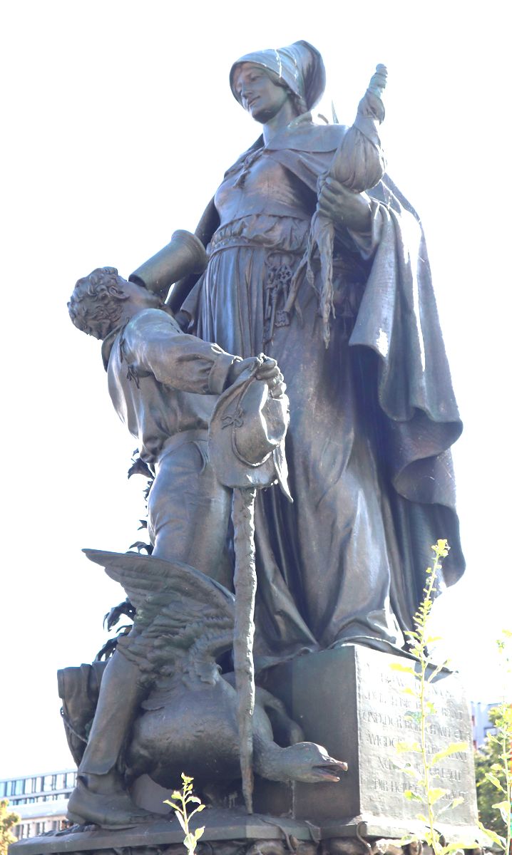 Rudolf Siemering: Statue, 1895, anf der alten Gertraudenbrücke beim Spittelmarkt - benannt nach dem früheren Gertrauden-Spital an diesem Platz - in Berlin