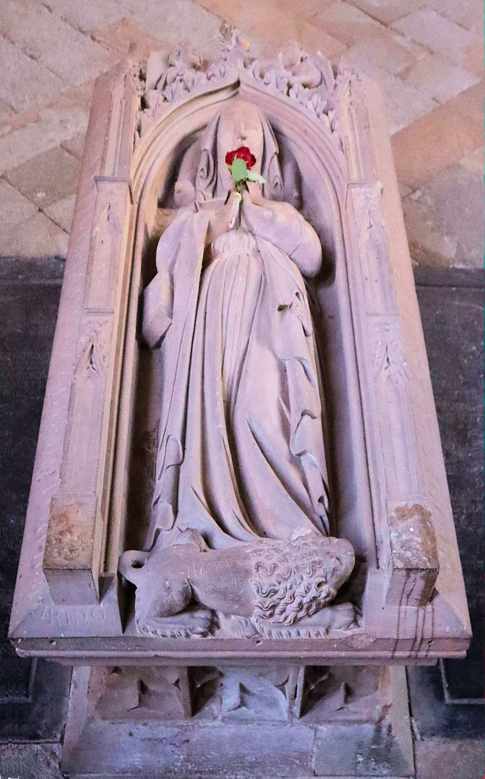 Gertruds Grabmal in der Stiftskirche in Altenberg