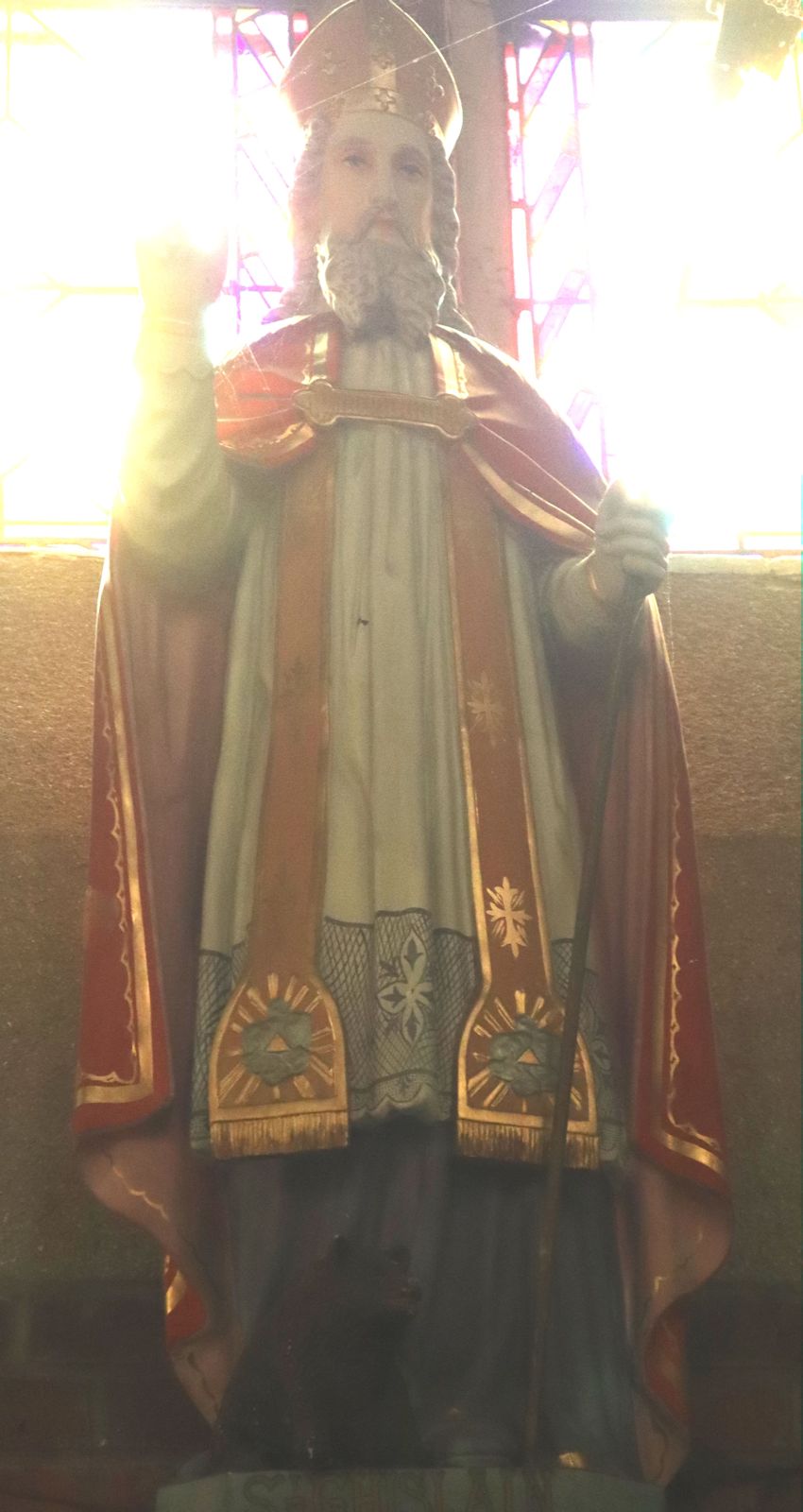 Statue in der Pfarrkirche in Mortagne-du-Nord bei Valenciennes in Frankreich