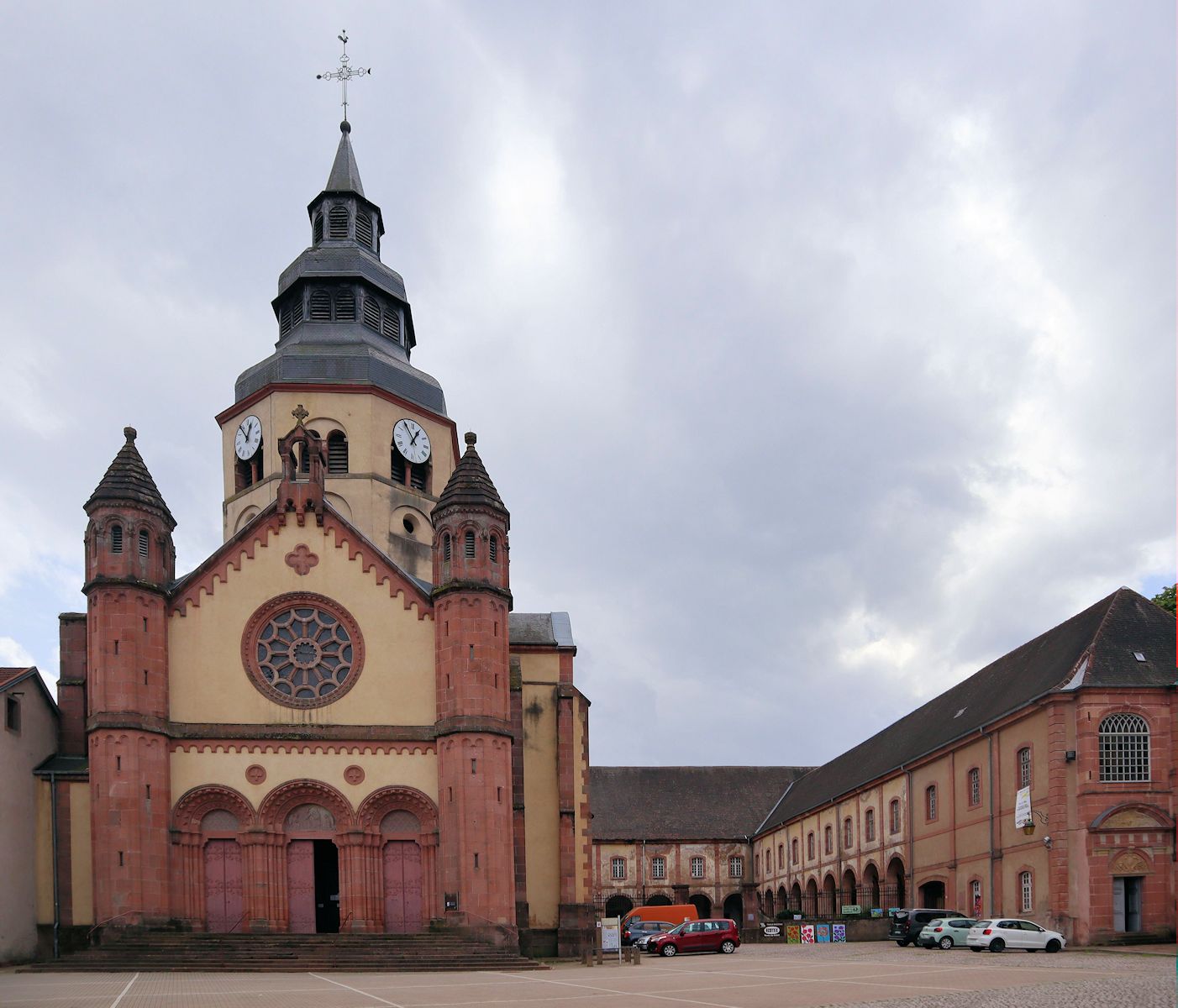 Kirche und Klostergebäude in Senones