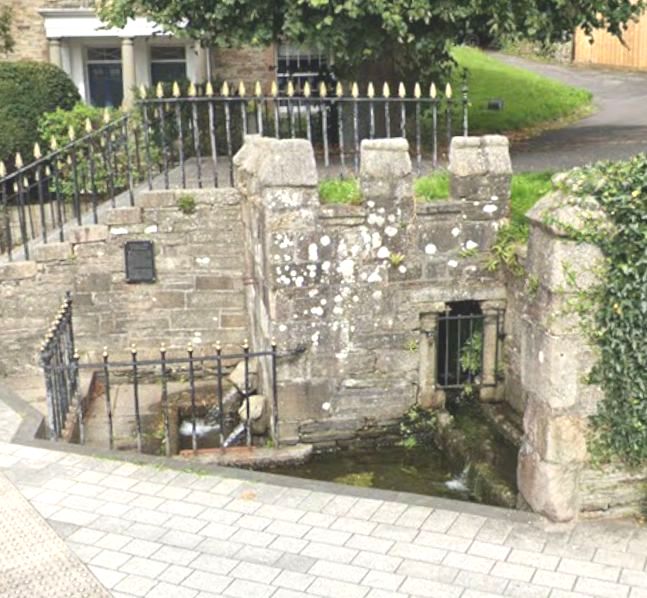 St Guron's-Quelle vor der Kirche St Petroc's in Bodmin