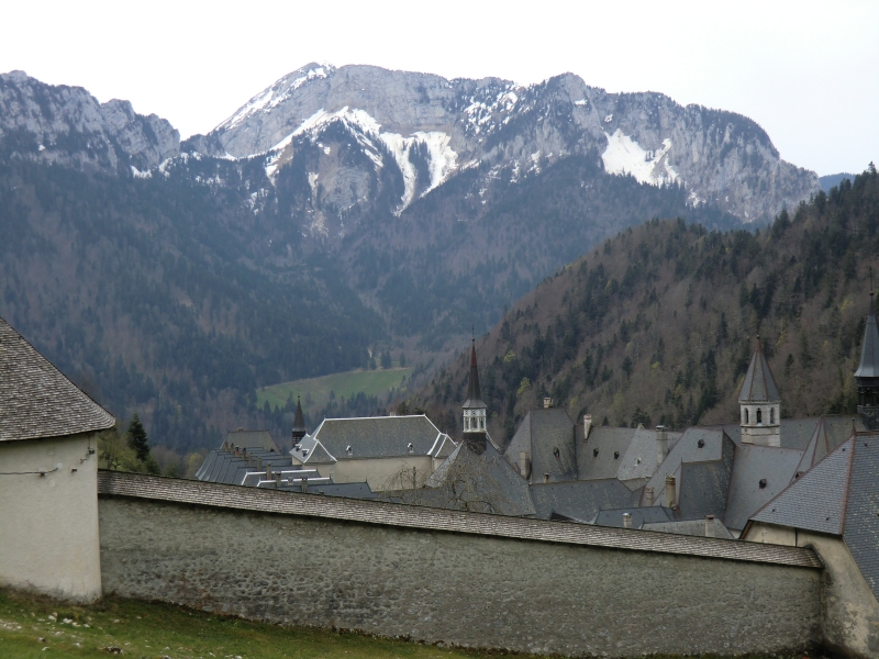 Blick ins Kloster vom Hügel oberhalb