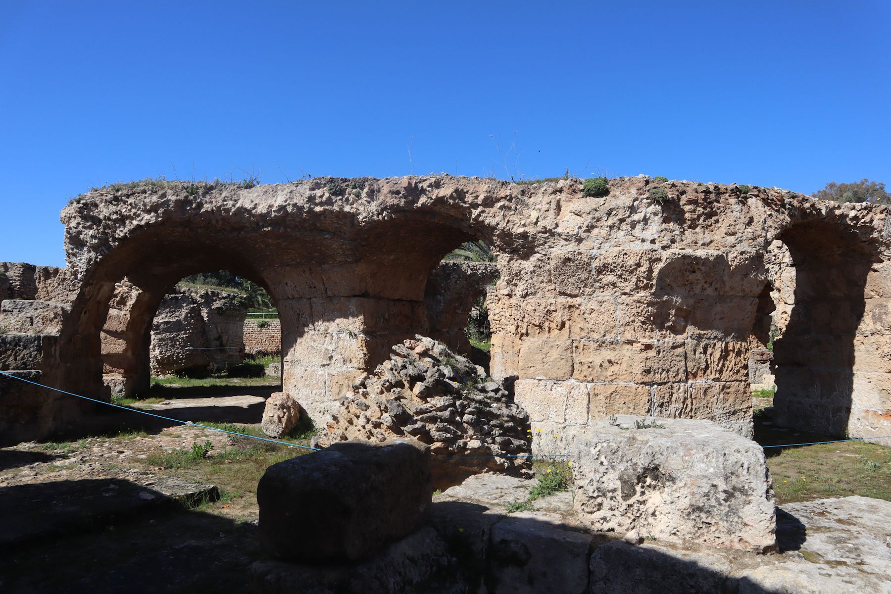 Reste in den Antoninus-Thermen in den Ausgrabungen von Karthago, gebaut um 160, um 390 aufgegeben