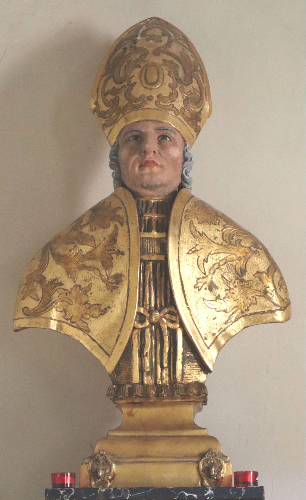 Büste in der Kirche in Lichos