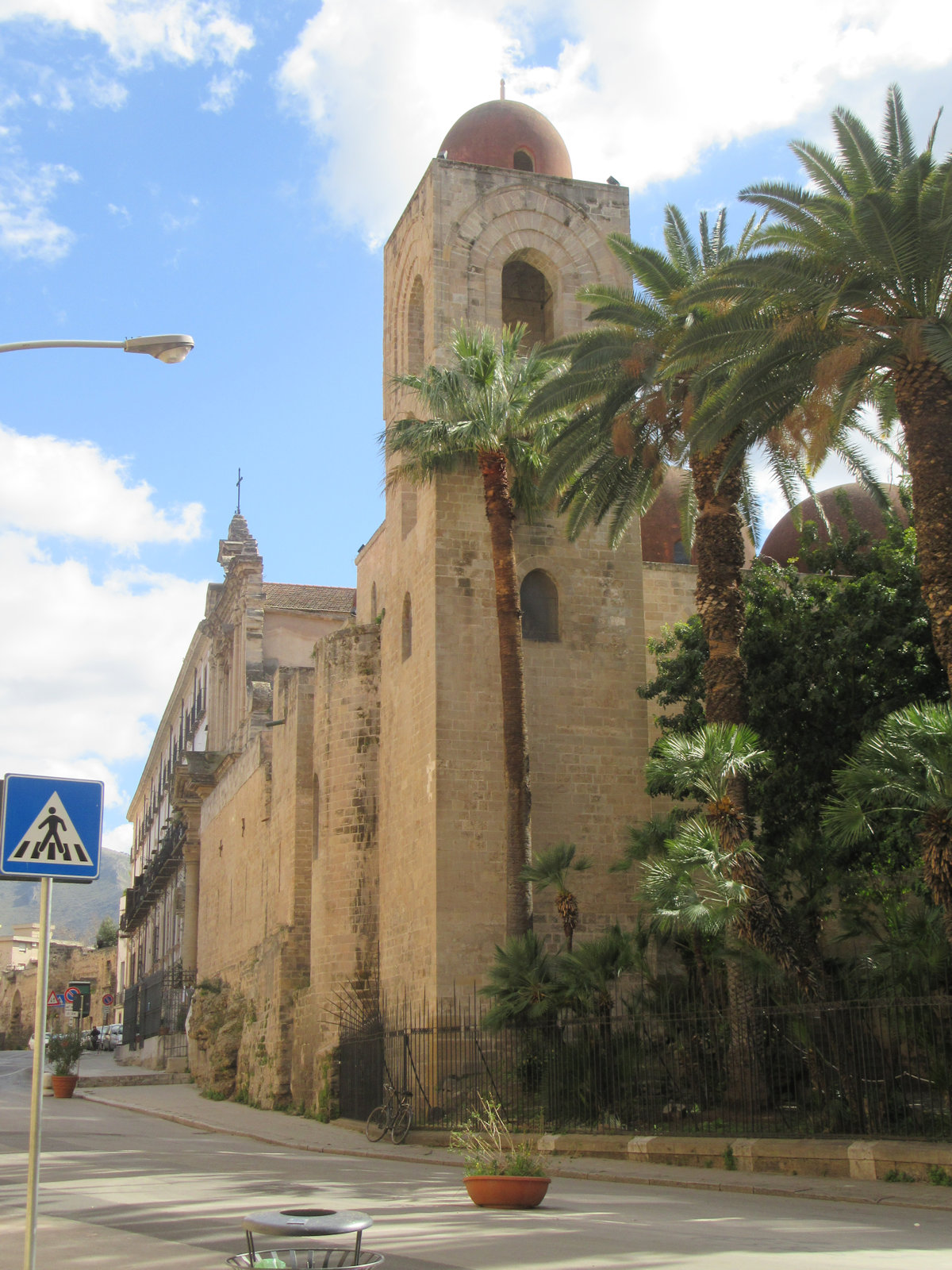 Das von Gregor gegründete Kloster in Palermo wurde unter arabischer Herrschaft 842 Moschee und nach der Rückeroberung 1132 durch Wilhelm von Vercelli im Auftrag von Roger I. zum Kloster San Giovanni degli Eremiti umgewamdelt