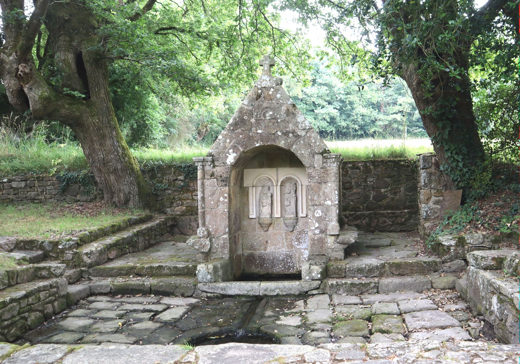 Brunnen Saint-Quirin bei Brech