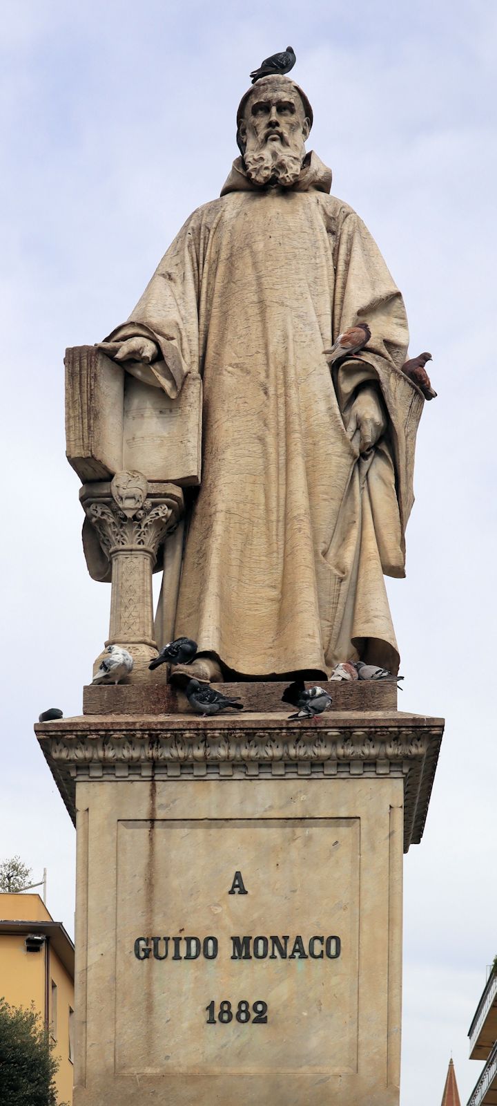 Alessandro Marrone: Denkmal, 2016, auf der Piazza Guido Monaco in Arezzo