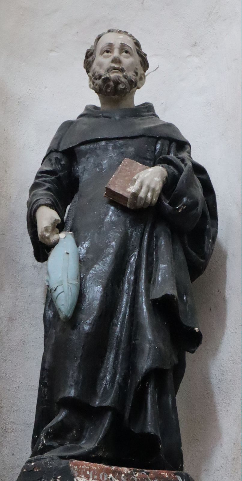 Statue an Gulstans Grab in der Kirche des ehemaligen Klosters Saint-Gildas-de-Rhuys