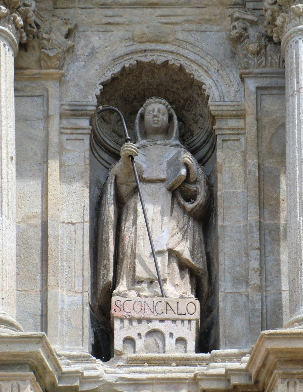 Statue an der Klosterkirche in Amarante