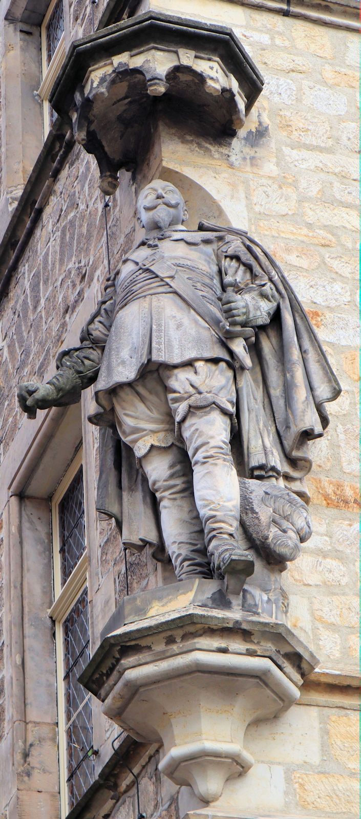 Skulptur am Rathaus in Lützen