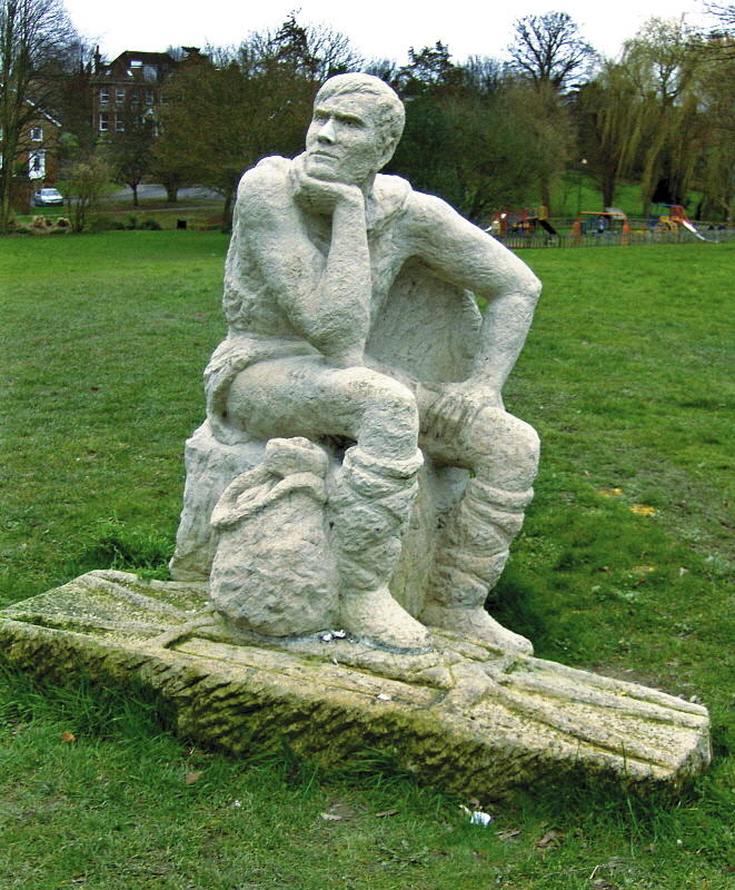 Penny Reeve: moderne Statue gegenüber Cuthmans Kirche in Steyning