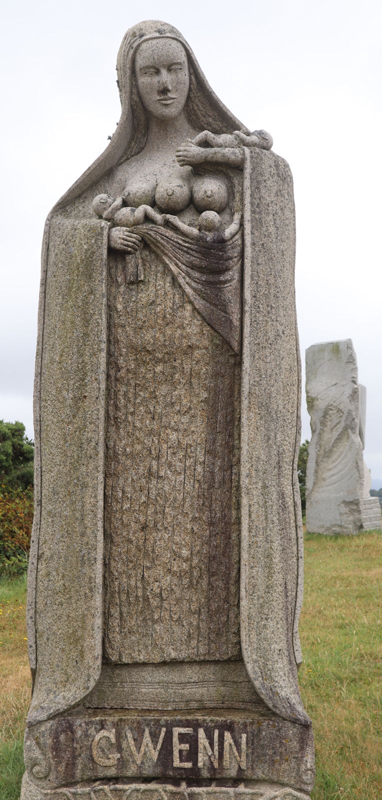 Patrice Le Guen, Xavier Tanguy: Statue, 2013, im „Vallée des Saints” nahe Carnoët bei Saint-Brieuc