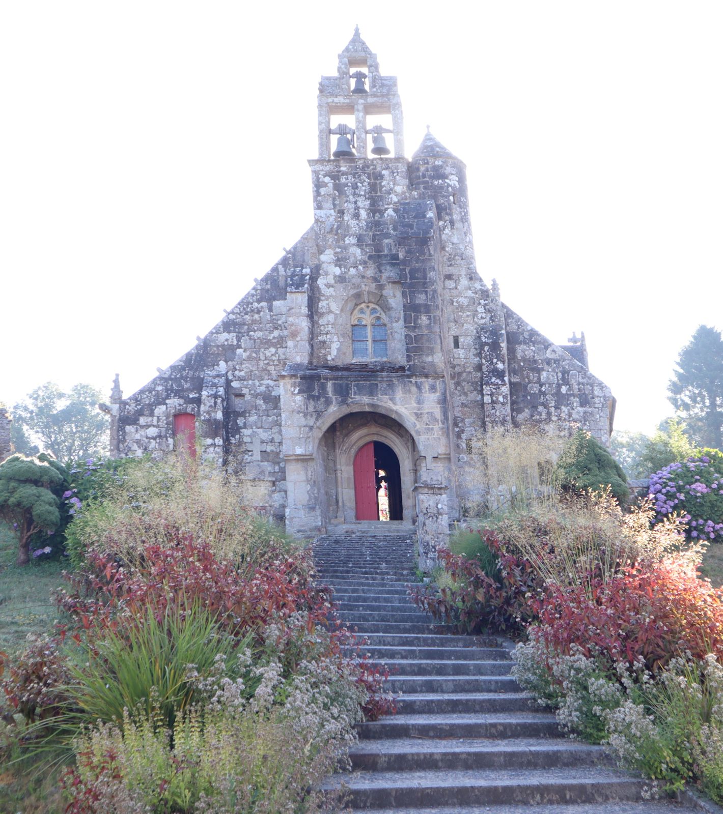 Kirche Saint-Envel in Loc-Envel