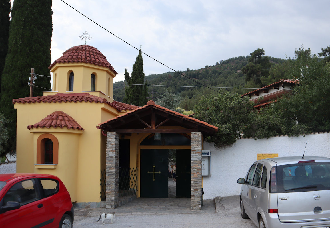 Eingang zum Kloster der Entschlafung der Allerheiligsten Gottesmutter bei Kalyvia
