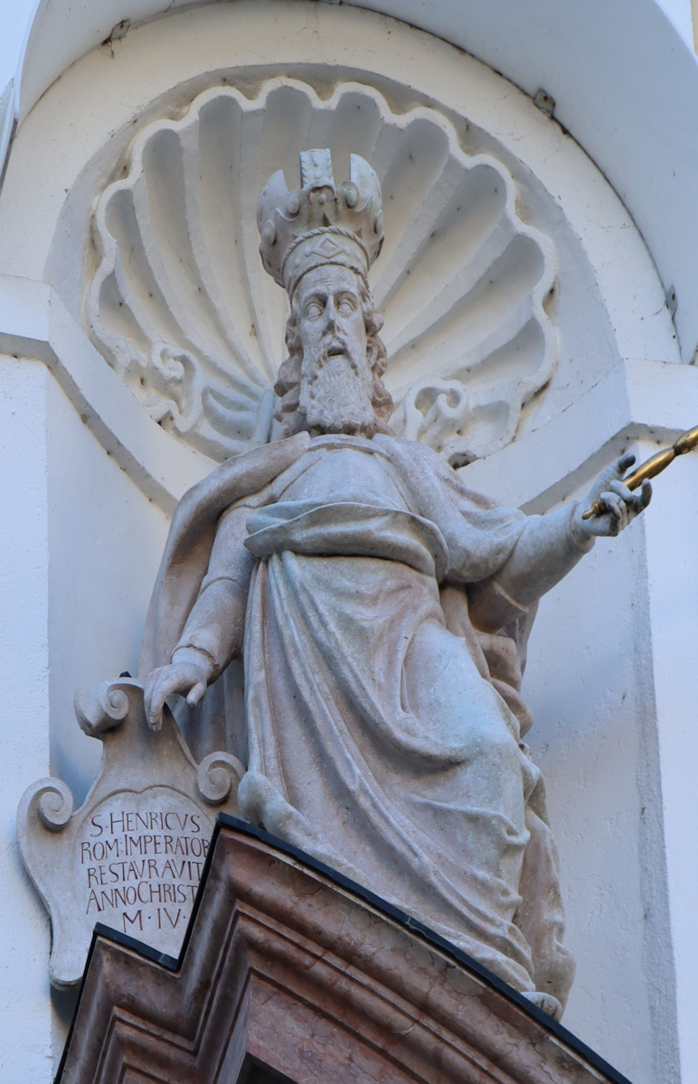 Statue am Brückenturm des Stiftes Kremsmünster