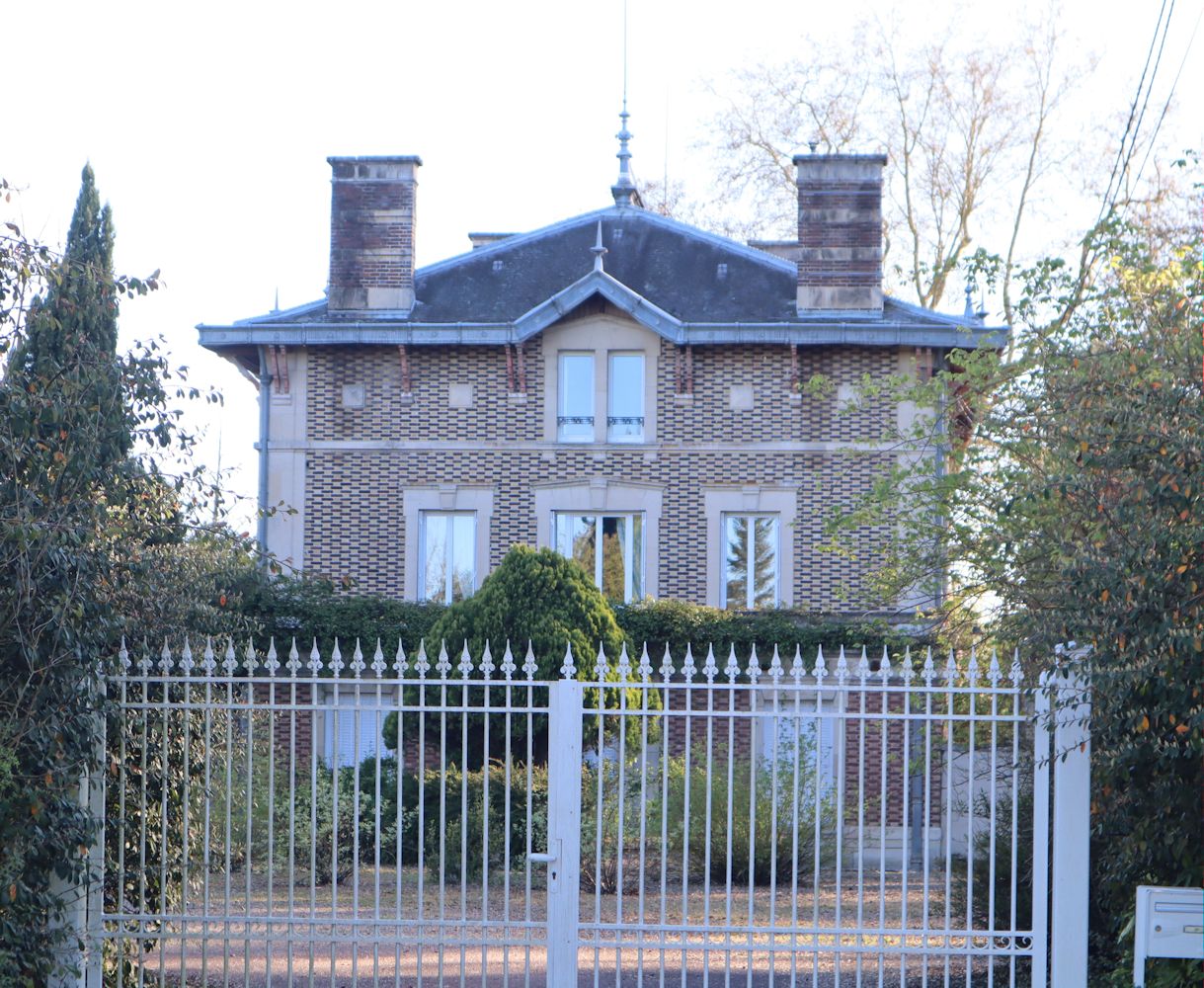 Villa an der Stelle des einstigen Klosters Boulancourt
