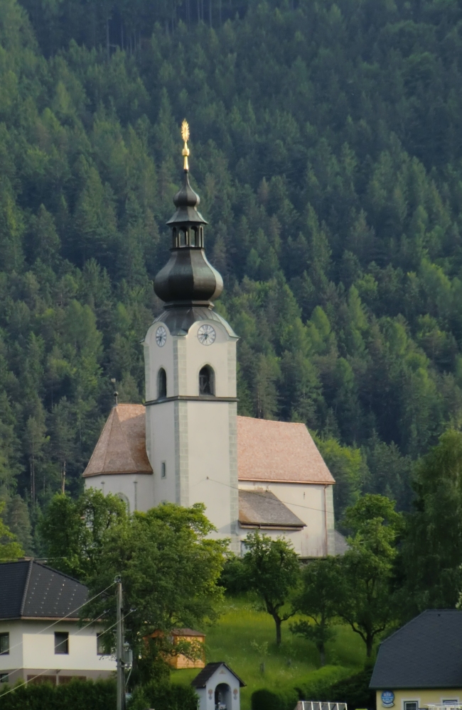 Kirche in St. Georgen am Weinberg, deren Ursprungsbau Hemma stiftete