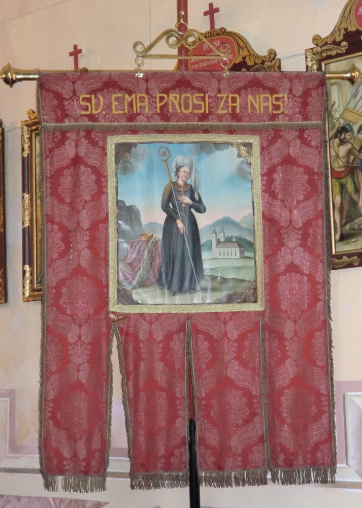 Wallfahrtsbanner in der Hemma geweihten Kirche in Sv. Ema