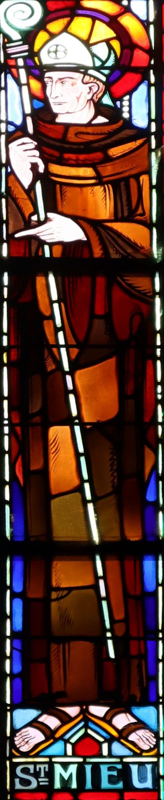 Glasfenster in der Pfarrkirche in Plumieux