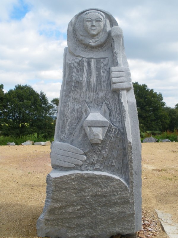 moderne Statue im Vallée des Saints bei Carnoët