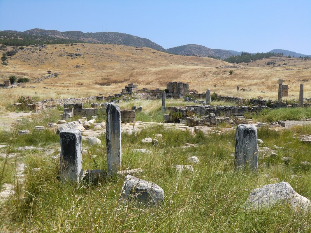 Ruine der Kathedrale im Zentrum der Stadt