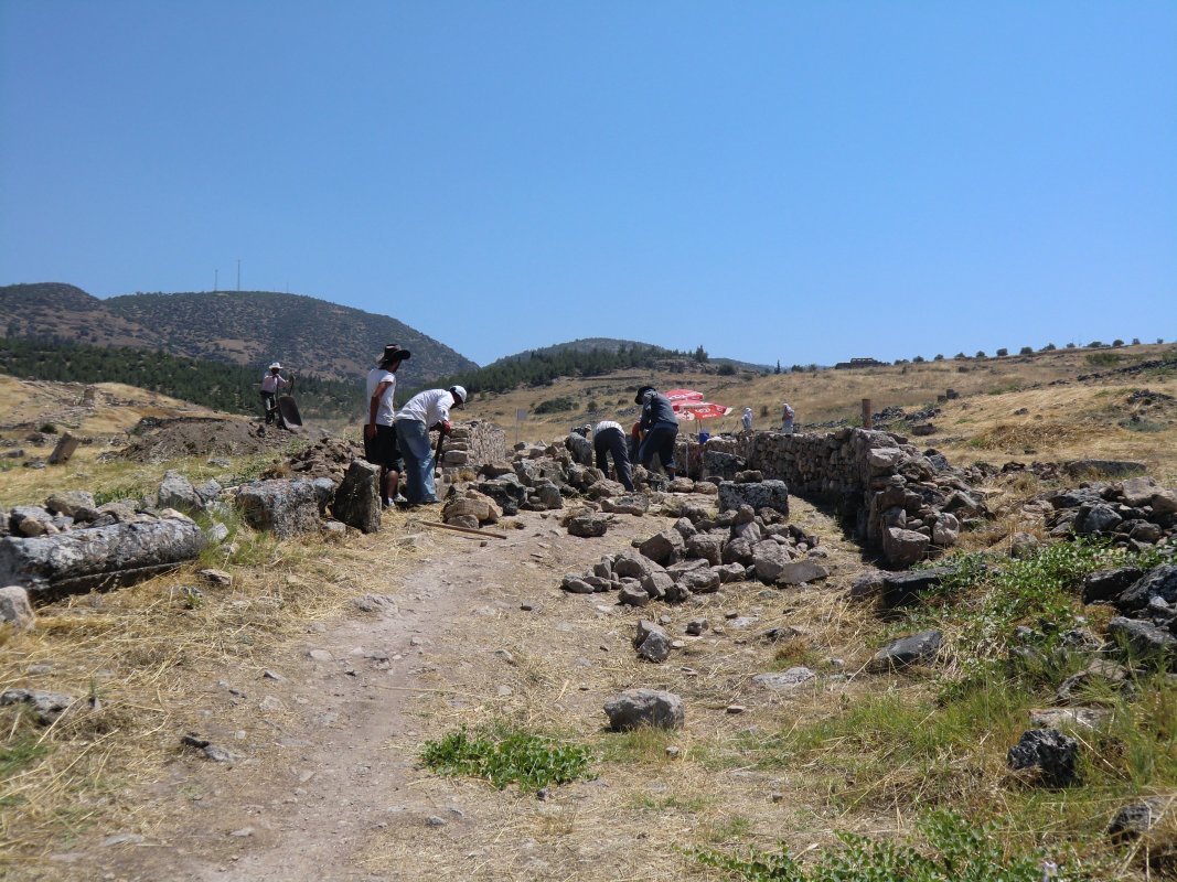 Dieser Pilgerpfad wird derzeit von italienischen Archäologen wieder hergestellt; auch die Brücke soll wieder aufgebaut werden