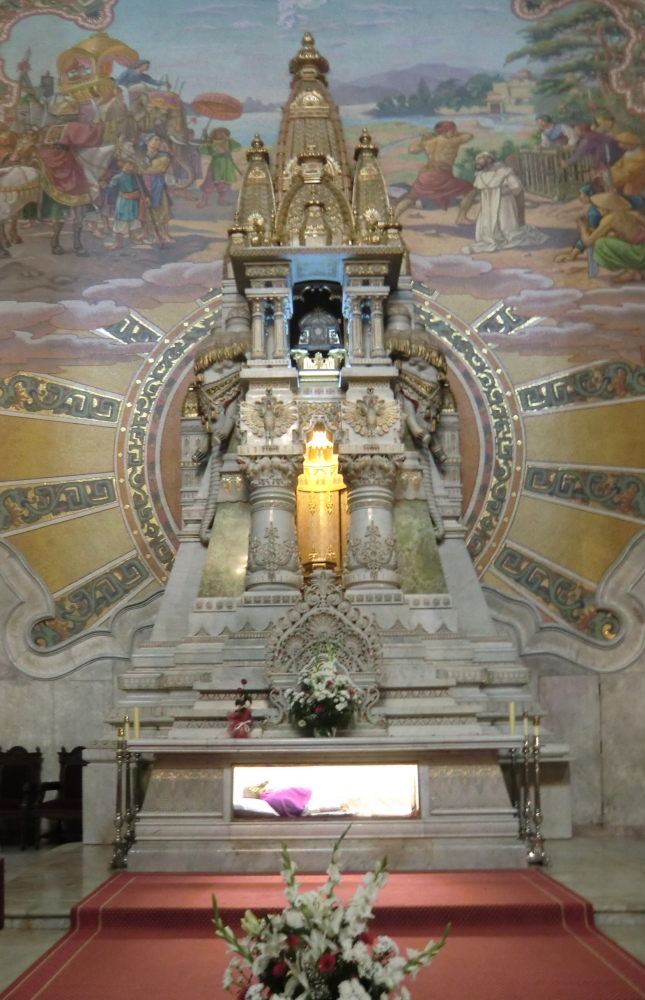 Atar für Valentin Faustino de Berrio Otchoa mit Liegefigur, in der Pfarrkirche in Elorrio