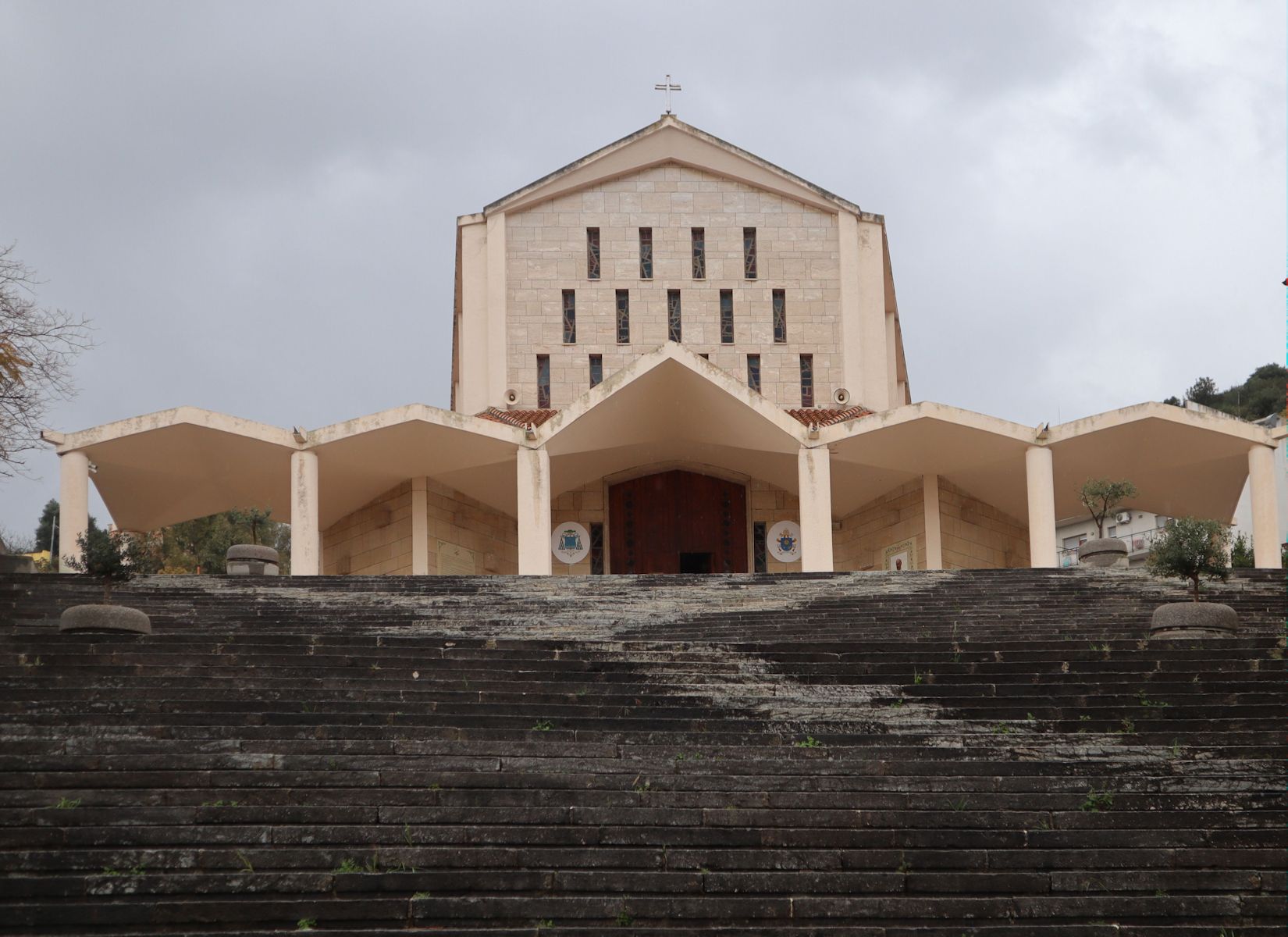 Die neue, 1965 geweihte Kirche des Klosters Santa Maria Madre della Consolazione in Reggio di Calabria hat nichts mehr mit der früheren Bescheidenheit zu tun