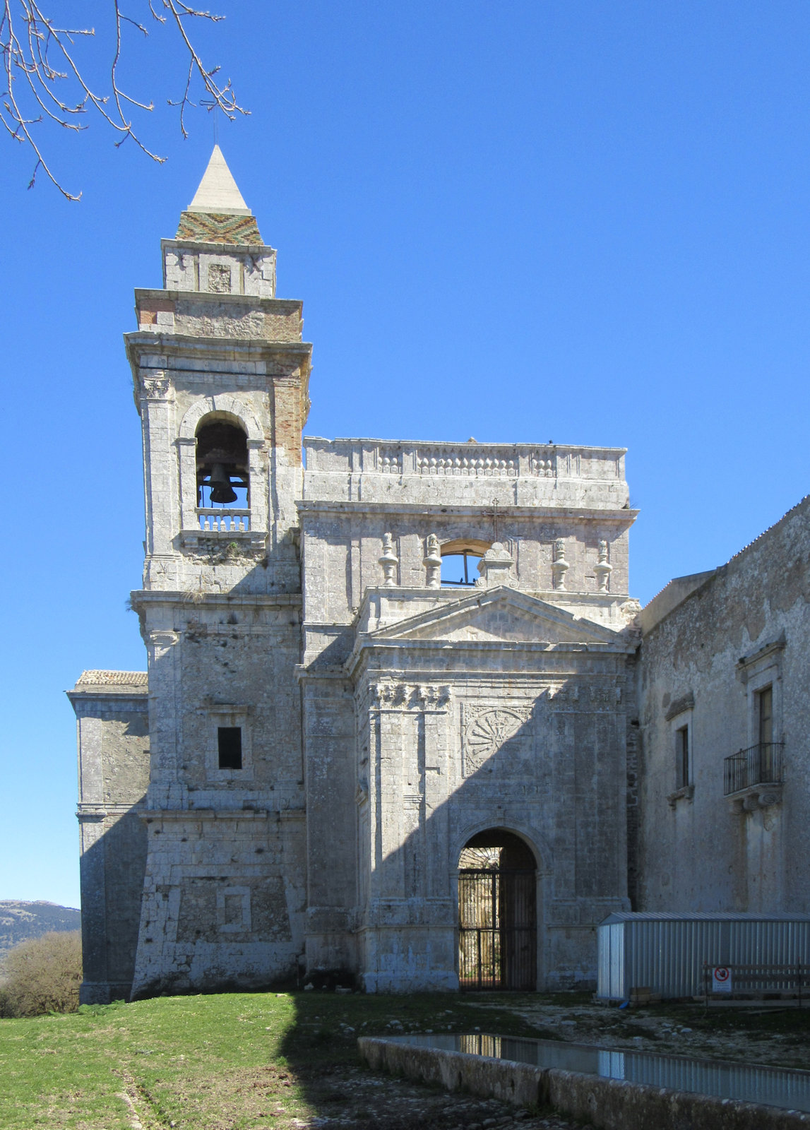 Kirche des Klosters Santa Maria del Bosco di Calatamauro