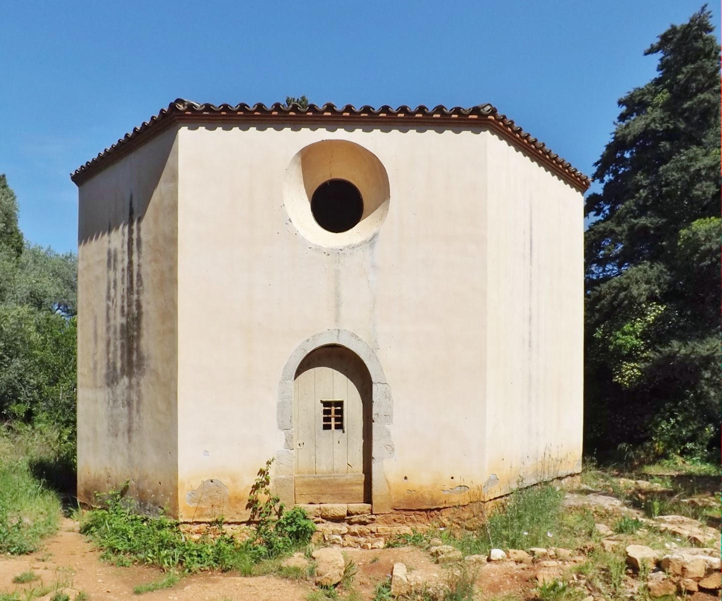 Kapelle Saint-Saveur auf der Lérins-Insel Saint-Honorat, deren Grundbestand aus dem 5. Jahrhundert Ausgrabungen bestätigten