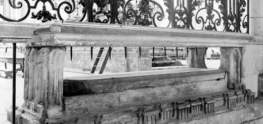 Hugos Grab in der Abteikirche in Pontigny, Foto von 1919 oder älter