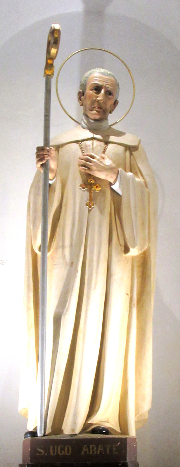 Statue im alten Kloster Santa Maria di Nucaria